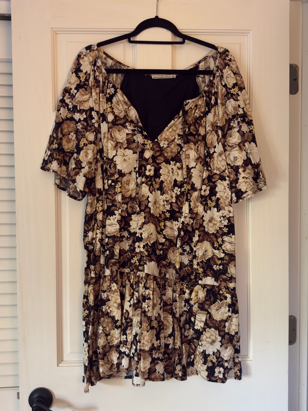 Abercrombie & Fitch Black Floral V-Neck Mini Dress